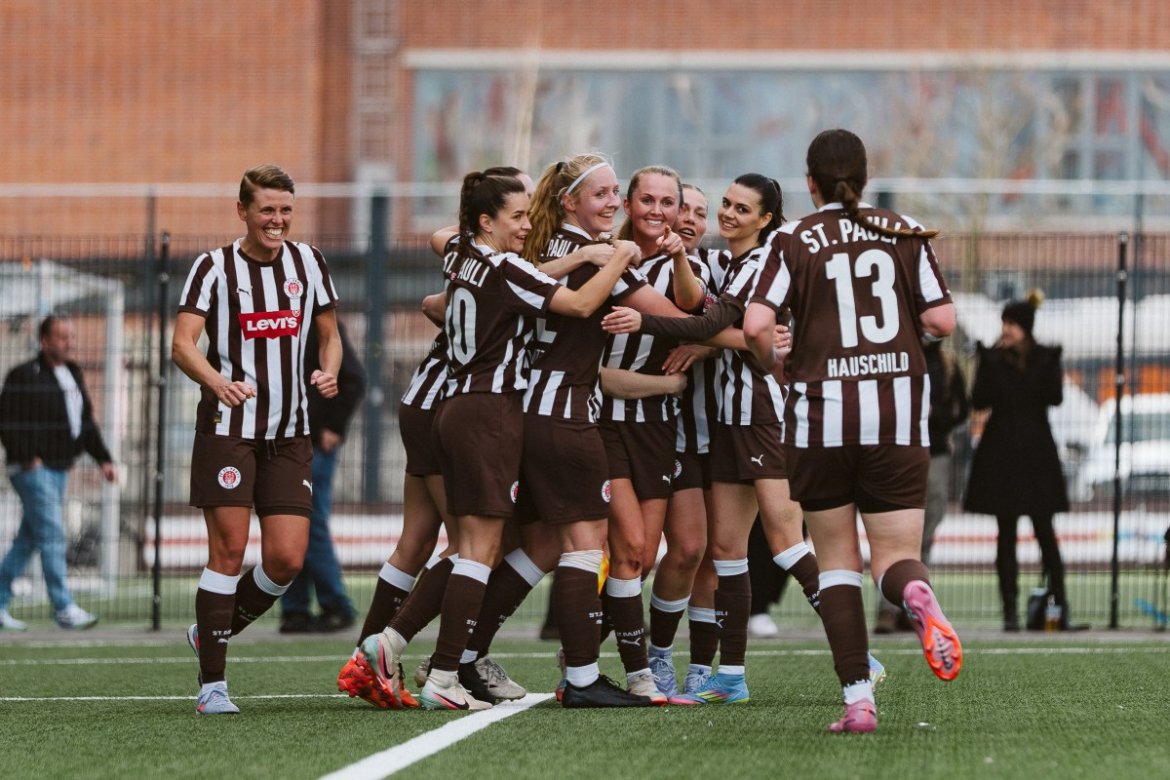 1. Frauen: SpVg Aurich drei Punkte geschenkt