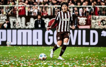 Hamburg, Deutschland, 08.03.2026, Millerntor-Stadion, FC St. Pauli - Eintracht Frankfurt Tomoya Ando führt den Ball im Spiel gegen Eintracht Frnakfurt. Copyright: Stefan Groenveld