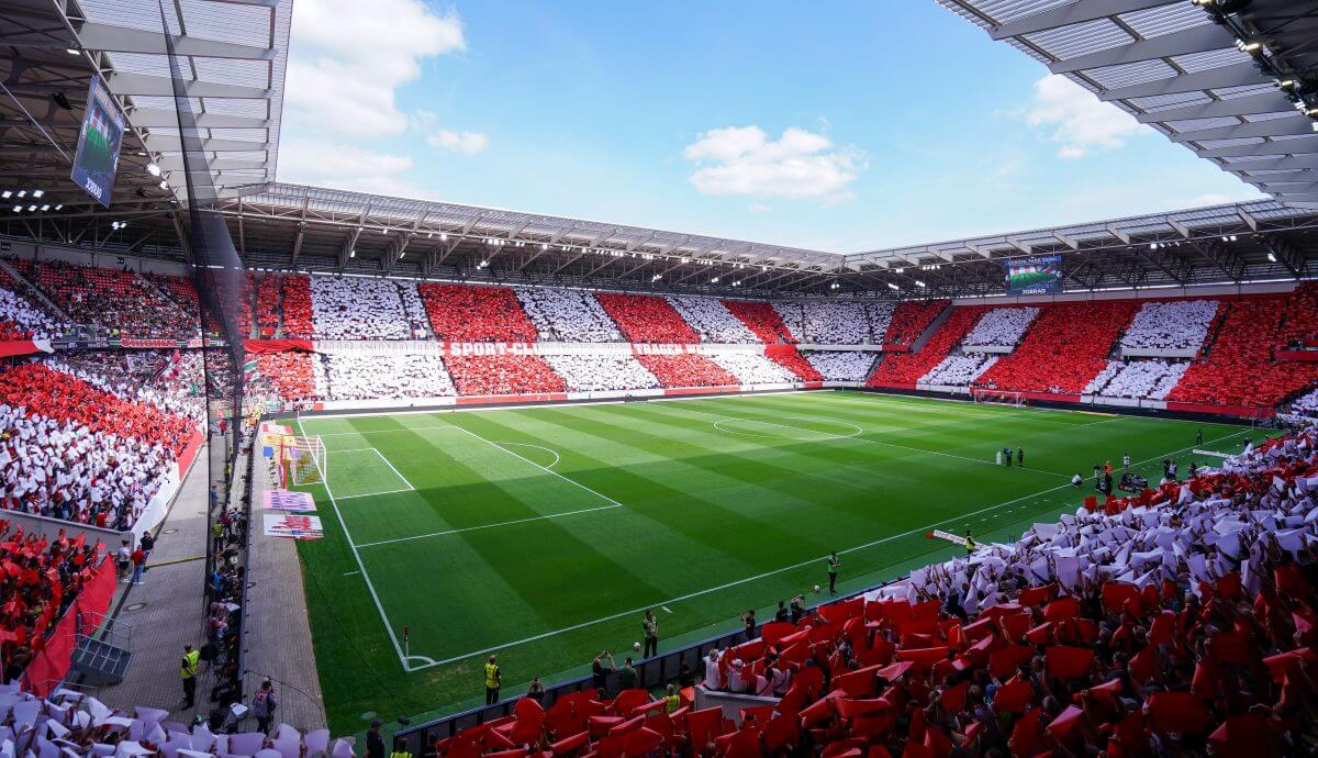 Ganzstadionchoreo beim Spiel gegen den FC Augsburg am 23. August 2025. // (c) Daniela Porcelli/Getty Images via OneFootball