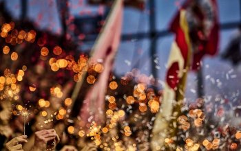 Hamburg, Deutschland, 17.04.2026, Bundesliga, Millerntor-Stadion, FC St. Pauli - 1. FC Köln Im Millerntor-Stadion werden beim Spiel des FC St. Pauli gegen den 1. FC Köln Wunderkerzen abgebrannt. Copyright: Stefan Groenveld