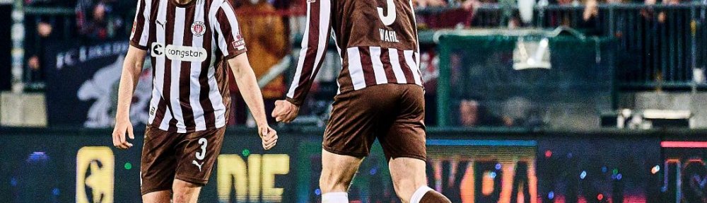 Hamburg, Deutschland, 17.04.2026, Bundesliga, Millerntor-Stadion, FC St. Pauli - 1. FC Köln Karol Mets feiert zusammen mit Hauke Wahl seinen ersten Pflichtspieltreffer für den FC St. Pauli, den er gegen den 1. FC Köln erzielte. Copyright: Stefan Groenveld