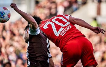 Hamburg, Deutschland, 11.04.2026, Millerntor-Stadion, Bundesliga, FC St. Pauli - FC Bayern München Tom Bischof (FC Bayern München) und Arkadiusz Pyrka (FC St. Pauli) im Kopfballduell. Copyright: Stefan Groenveld
