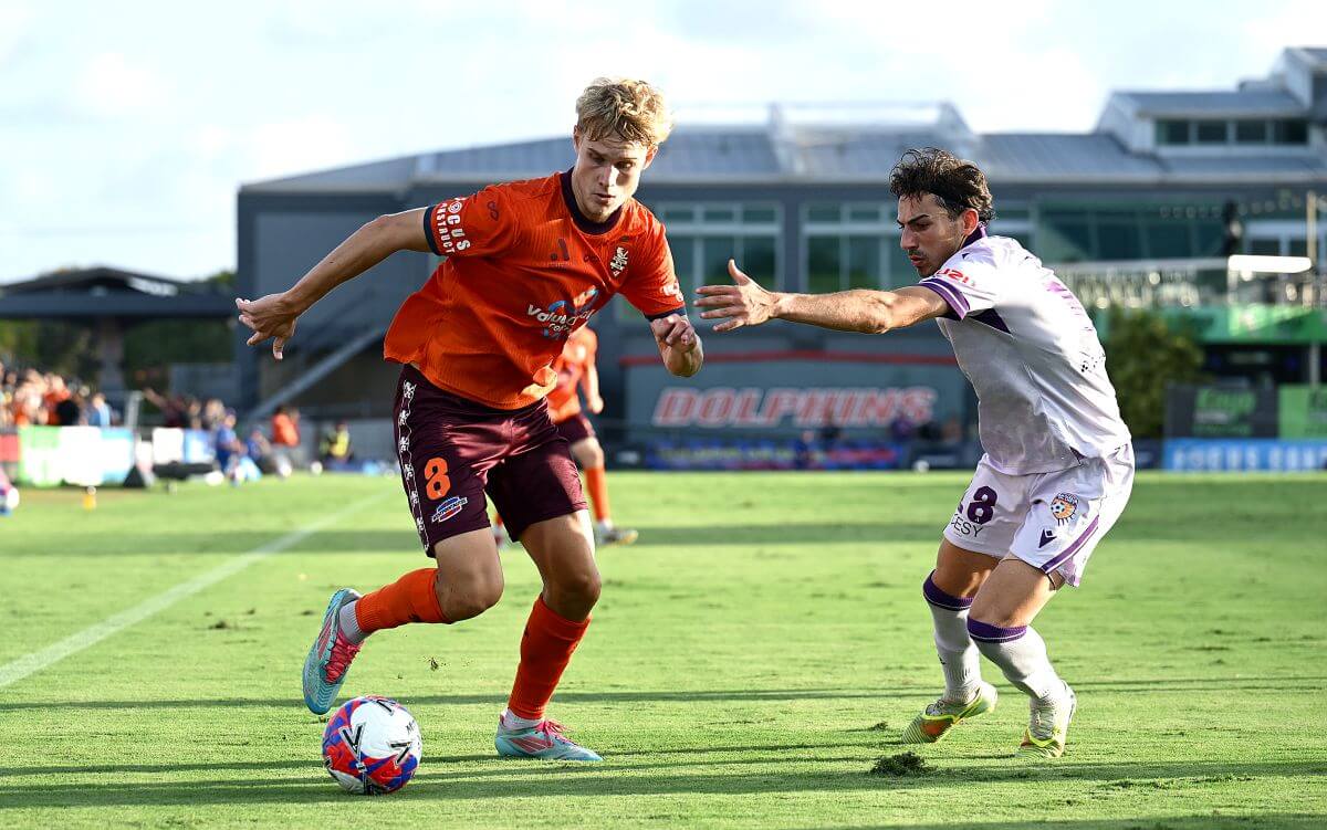 BRISBANE, AUSTRALIA - FEBRUARY 28: Sam Klein of the Roar breaks away from the defence during the round 19 A-League Men match between Brisbane Roar and Perth Glory at Suncorp Stadium, on February 28, 2026, in Brisbane, Australia. (Photo by Bradley Kanaris/Getty Images)