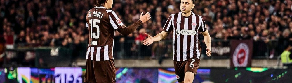 Hamburg, Deutschland, 17.04.2026, Bundesliga, Millerntor-Stadion, FC St. Pauli - 1. FC Köln Tomoya Ando und Manos Saliakas (FC St. Pauli) im Spiel gegen den 1. FC Köln. Copyright: Stefan Groenveld