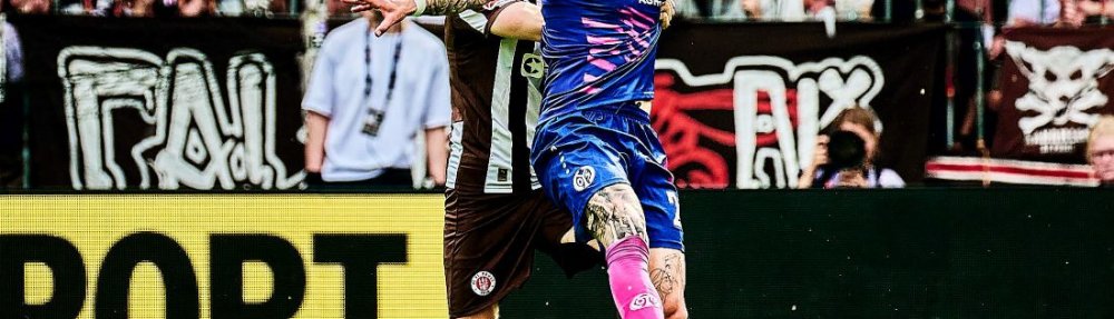 Hamburg, Deutschland, 03.05.2026, Bundesliga, Millerntor-Stadion, FC St. Pauli - 1. FSV Mainz 05 Philipp Tietz (Mainz) im Zweikampf mit Karol Mets (St. Pauli). Copyright: Stefan Groenveld
