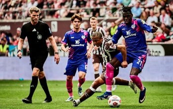 Hamburg, Deutschland, 03.05.2026, Bundesliga, Millerntor-Stadion, FC St. Pauli - 1. FSV Mainz 05 Danny da Costa (Mainz) im Zweikampf mit Joel Fujita (St. Pauli). Copyright: Stefan Groenveld