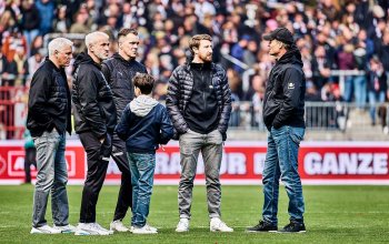 Andreas Bornemann, Peter Nemeth, Sven Van Der Jeugt, Jonas Wömmel und Alexander Blessin schauen betroffen nach dem Abstieg des FC St. Pauli. Copyright: Stefan Groenveld