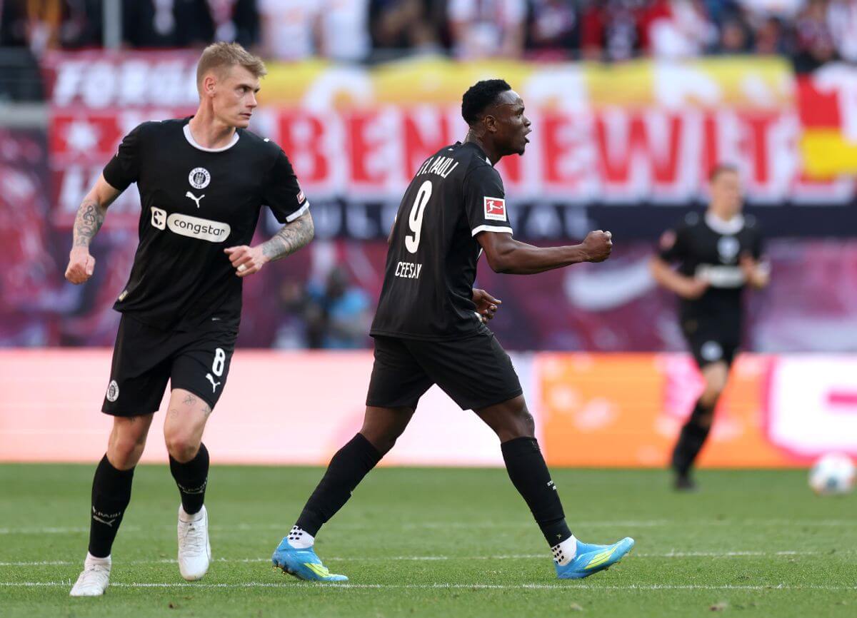 LEIPZIG, GERMANY - MAY 09: Abdoulie Ceesay of FC St. Pauli celebrates scoring his team's first goal with teammate Eric Smith during the Bundesliga match between RB Leipzig and FC St. Pauli at Red Bull Arena on May 09, 2026 in Leipzig, Germany. (Photo by Maja Hitij/Getty Images)