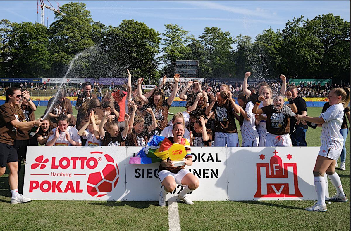 Da ist das Ding! 2023 gewinnt die 1. Frauen das Hamburger Pokalfinale deutlich mit 6:1 gegen Union Tornesch. (Foto: Matthias von Schramm)