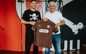 Branimir Hrgota und Andreas Bornemann im Trainingszentrum des FC St. Pauli.