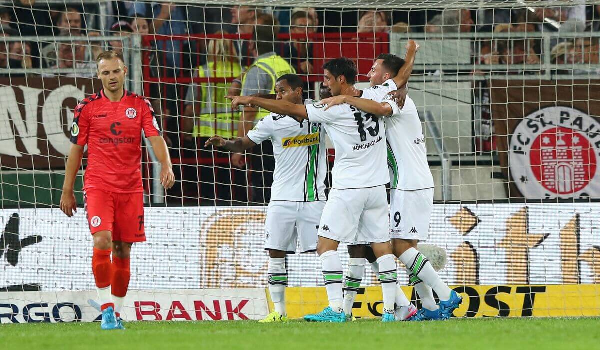 HAMBURG, GERMANY - AUGUST 10: Lars Stindl #13 of Moenchengladbach celebrate with his team mates after scoring the 3rd gol during the DFB Cup First Round match between FC St.Pauli and Borussia Moenchengladbach at Millerntor Stadium on August 10, 2015 in Hamburg, Germany. (Photo by Martin Rose/Bongarts/Getty Images)