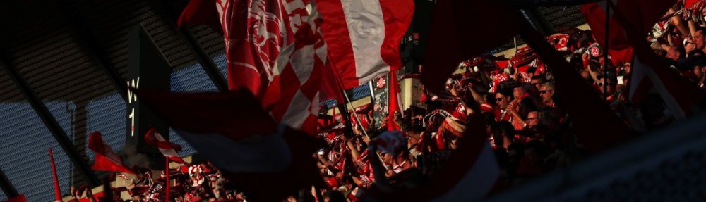 ESSEN, GERMANY - MAY 22: Fans of Rot-Weiss Essen show their support from the stands during the 2. Bundesliga Playoff Leg One match between Rot-Weiss Essen and SpVgg Greuther Fürth at Stadion an der Hafenstrasse on May 22, 2026 in Essen, Germany. (Photo by Lars Baron/Getty Images)