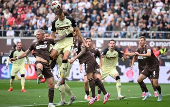 HAMBURG, GERMANY - AUGUST 30: Louis Oppie of FC St.Pauli is challenged by Fabian Kunze of 1. FC Kaiserslautern during the 2. Bundesliga 2026/27 match between St. Pauli and 1. FC Kaiserslautern at Millerntor Stadium on August 30, 2026 in Hamburg, Germany. (Photo by Stuart Franklin/Getty Images)