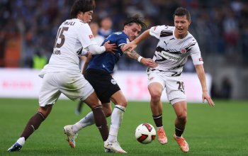 BIELEFELD, GERMANY - SEPTEMBER 04: Felix Hagmann of Arminia Bielefeld is challenged by Tomoya Andō of FC St. Pauli and Mathias Rasmussen of FC St. Pauli during the 2. Bundesliga 2026/27 match between DSC Arminia Bielefeld and St. Pauli at Schueco Arena on September 04, 2026 in Bielefeld, Germany. (Photo by Lars Baron/Getty Images)