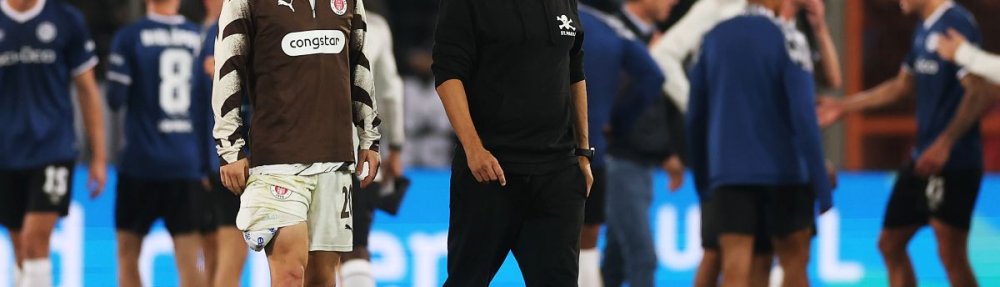 BIELEFELD, GERMANY - SEPTEMBER 04: Marcel Rapp head coach of FC St. Pauli and Mathias Rasmussen of FC St. Pauli look dejected after the 2. Bundesliga 2026/27 match between DSC Arminia Bielefeld and St. Pauli at Schueco Arena on September 04, 2026 in Bielefeld, Germany. (Photo by Lars Baron/Getty Images)