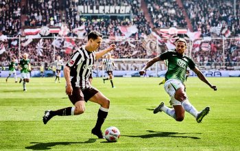 Hamburg, Deutschland, 16.05.2026, Fussball, Bundesliga, Millerntor-Stadion, FC St. Pauli - VfL Wolfsburg Martijn Kaars schlägt eine Flanke im Spiel gegen den VfL Wolfsburg. Copyright: Stefan Groenveld