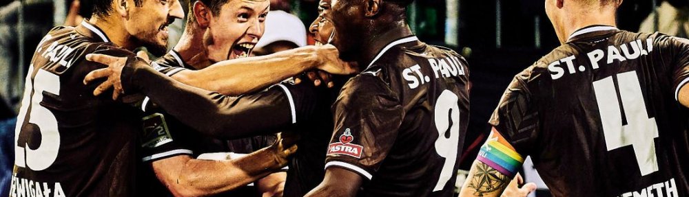 Hamburg, Deutschland, 12.09.2026, Fussball, 2. Bundesliga, Millerntor-Stadion, FC St. Pauli - VfL Wolfsburg Die Spieler des FC St. Pauli feiern den Siegtreffer zum 1:0 gegen den VfL Wolfsburg. Copyright: Stefan Groenveld