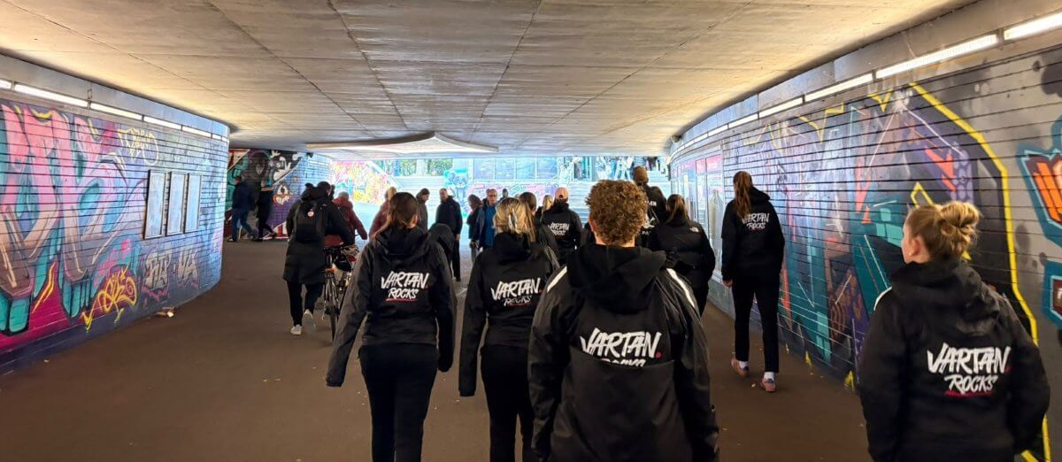 Gemeinsamer Marsch durch den Sternschanzen-Tunnel. // (c) FCSP 1. Frauen